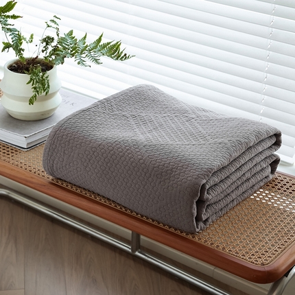 91家纺网 家纺一手货源 找家纺 雯雨家纺2025新款A类全棉加厚六层纱提花纯色盖毯 六层纱-深灰