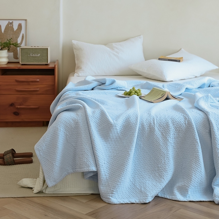 91家纺网 家纺一手货源 找家纺 雯雨家纺2025新款A类全棉加厚六层纱提花纯色盖毯 六层纱-浅蓝