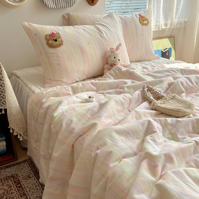 91家纺网 家纺一手货源 找家纺  曼町家居 全棉双层纱毛巾绣夏被三件套 萌趣熊抱