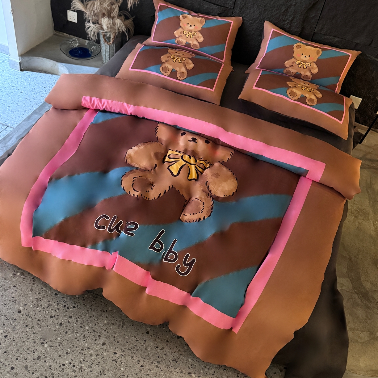 91家纺网 家纺一手货源 找家纺 丽斐 2025新款磨毛数码印花四件套 磨毛咖蓝beat