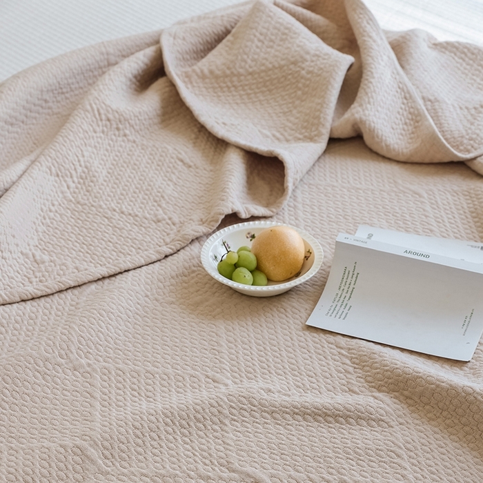 91家纺网 家纺一手货源 找家纺 雯雨家纺2025新款A类全棉加厚六层纱提花纯色盖毯 六层纱-卡其