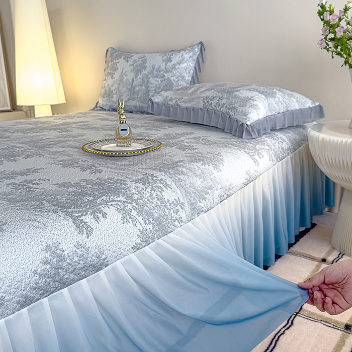 91家纺网 家纺一手货源 找家纺 冬然家纺 2025新款冰豆豆席子凉席床裙款 梦幻森林-灰