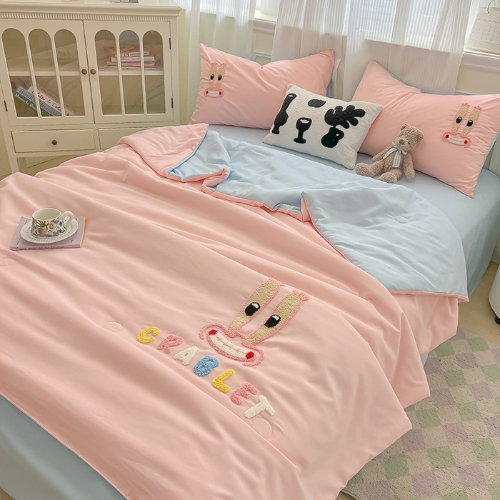 91家纺网 家纺一手货源 找家纺 眠帛家居 2025新款A类水洗皱皱纱毛巾绣夏被四件套 蟹先生