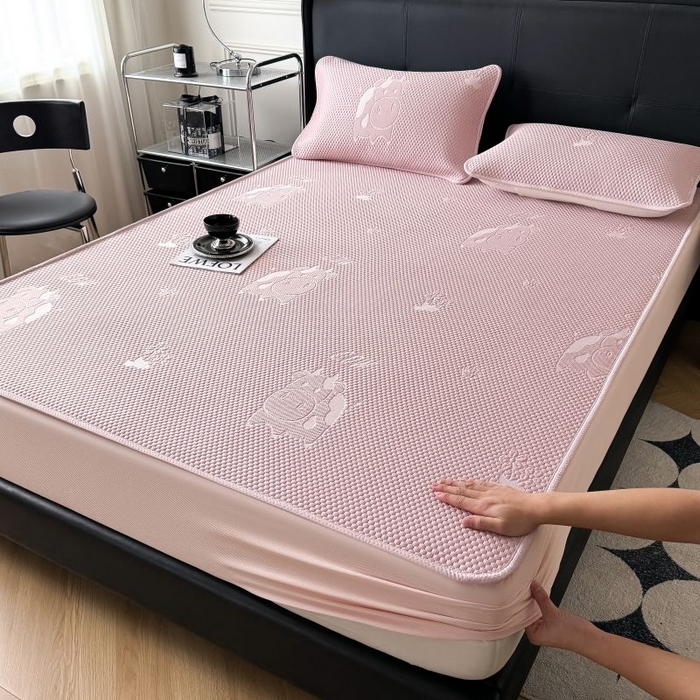 91家纺网 家纺一手货源 找家纺 卡罗兰 2025新款豆豆凉席PE提花豆豆席奶牛系列-床笠款 粉色