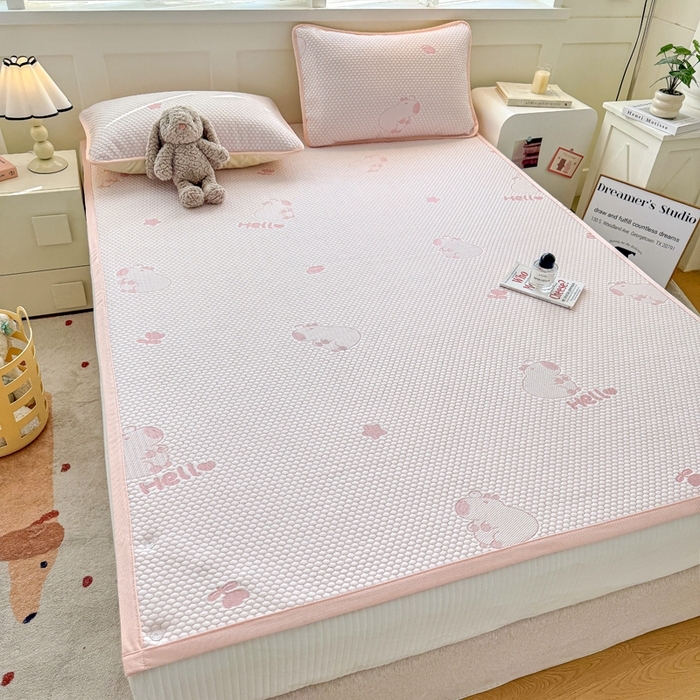 91家纺网 家纺一手货源 找家纺 绣女坊 2025新款冰豆豆提花凉席三件套 卡皮巴拉-粉色