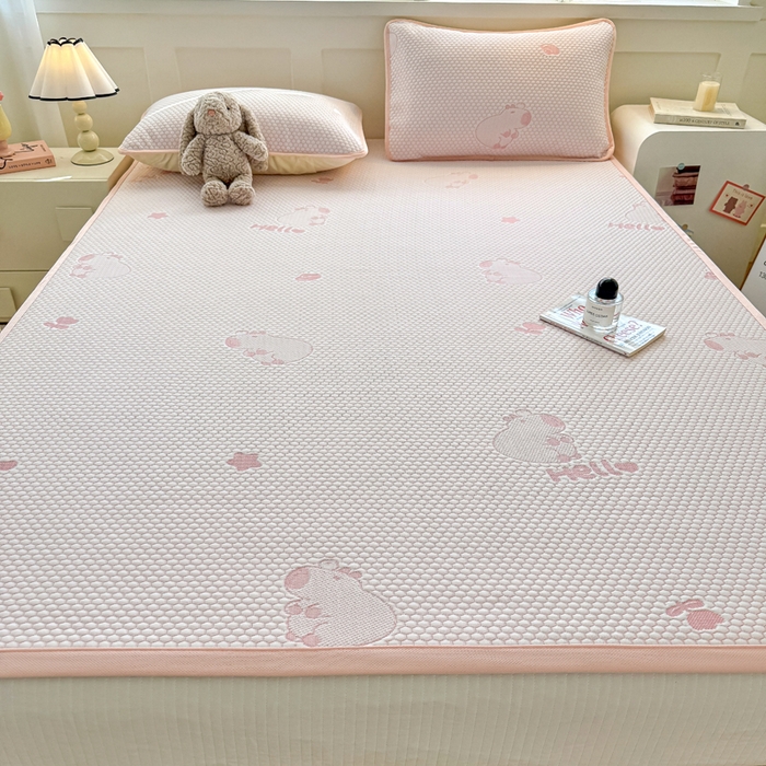 91家纺网 家纺一手货源 找家纺 绣女坊 2025新款冰豆豆提花凉席三件套 卡皮巴拉-粉色