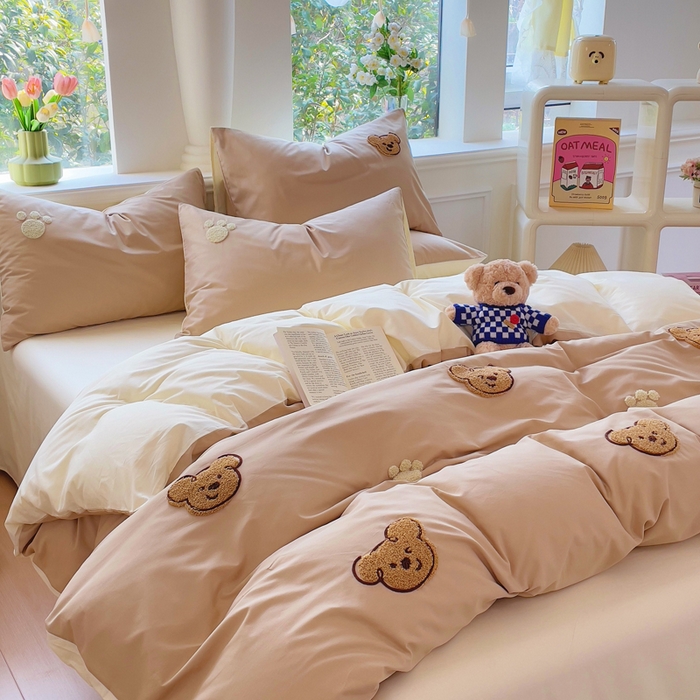 91家纺网 家纺一手货源 找家纺 锦觅家纺  2025新款奶油小清新毛巾绣全棉纯棉四件套-风格一（专版散花必须控价） 萌趣小熊