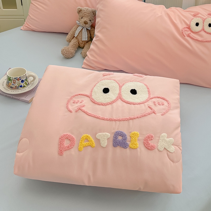 91家纺网 家纺一手货源 找家纺 眠帛家居 2025新款A类水洗皱皱纱毛巾绣夏被四件套 星小宝