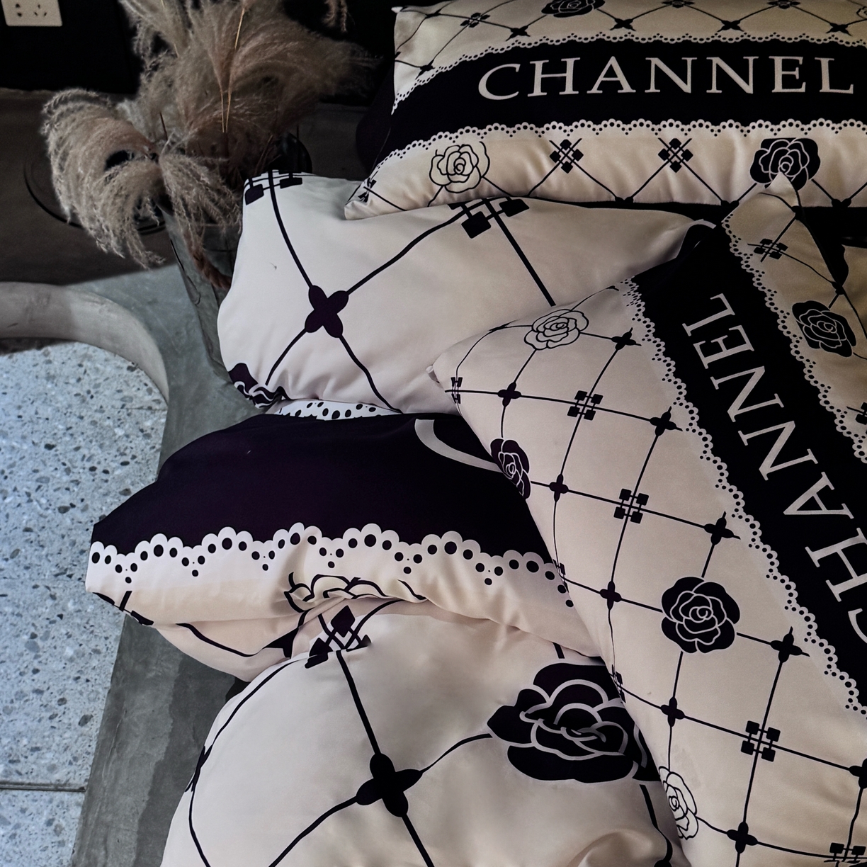 91家纺网 家纺一手货源 找家纺 丽斐 2025新款磨毛数码印花四件套 磨毛格格山茶