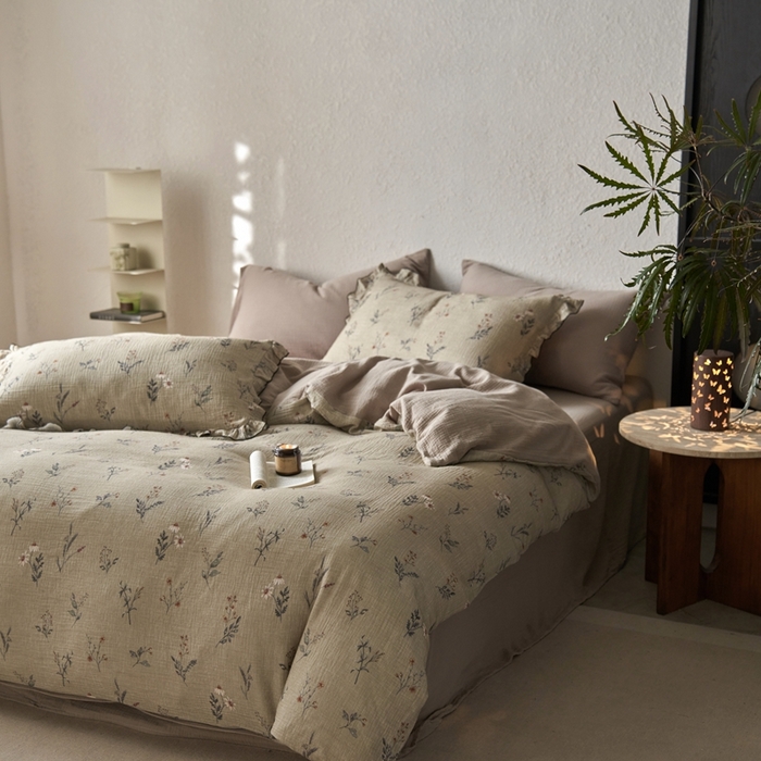 91家纺网 家纺一手货源 找家纺 安莱生活2025年新款全棉精梳棉双层纱绉纱数码印花四件套及夏凉被系列3 织麦-咖