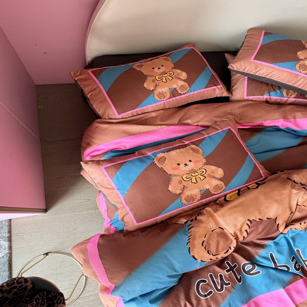 91家纺网 家纺一手货源 找家纺 丽斐 2025新款磨毛数码印花四件套 磨毛咖蓝beat