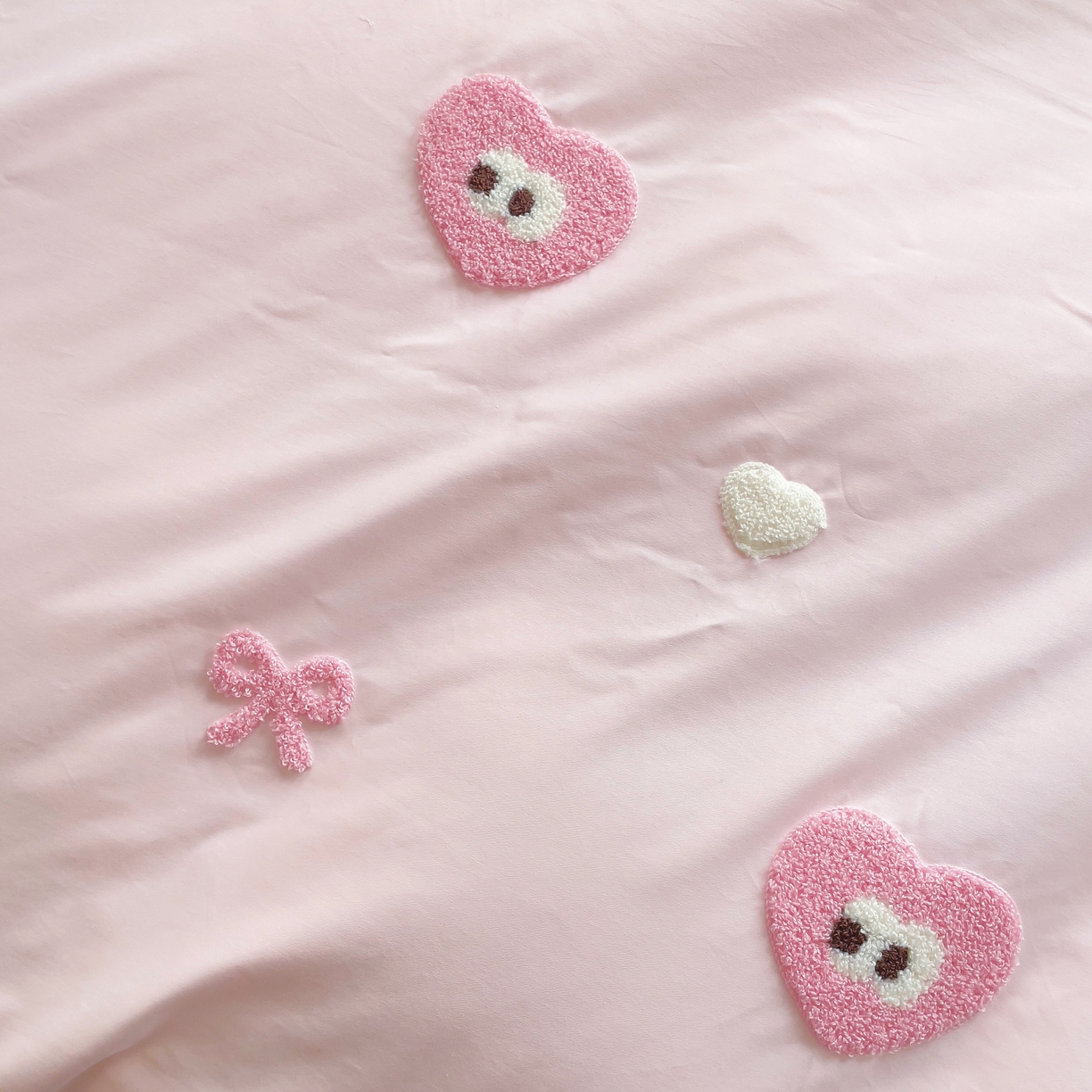 91家纺网 家纺一手货源 找家纺 锦觅家纺  2025新款奶油小清新毛巾绣全棉纯棉四件套-风格一（专版散花必须控价） 大眼爱心