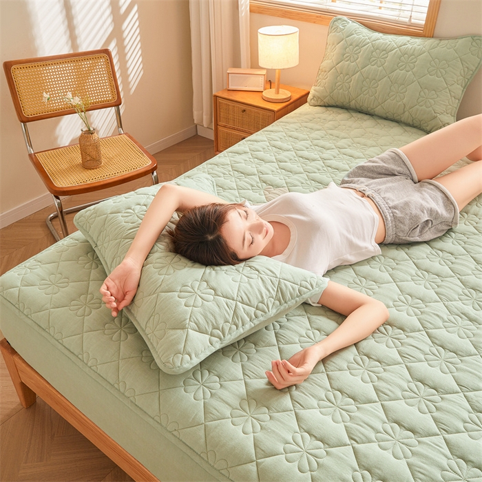 91家纺网 家纺一手货源 找家纺 3C 2025新款A类全棉四叶草防水隔脏床笠 防水 浅语-抹茶绿