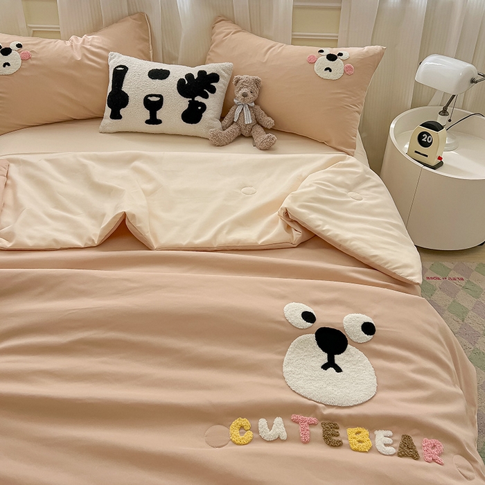 91家纺网 家纺一手货源 找家纺 眠帛家居 2025新款A类水洗皱皱纱毛巾绣夏被四件套 熊宝-奶茶