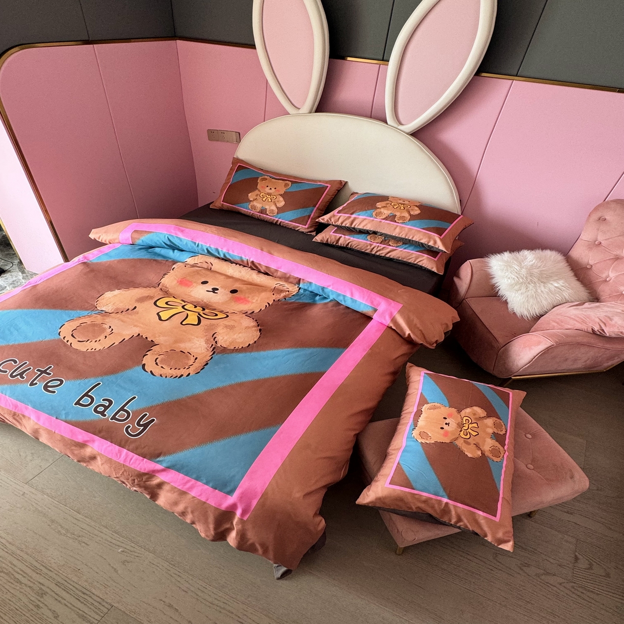 91家纺网 家纺一手货源 找家纺 丽斐 2025新款磨毛数码印花四件套 磨毛咖蓝beat