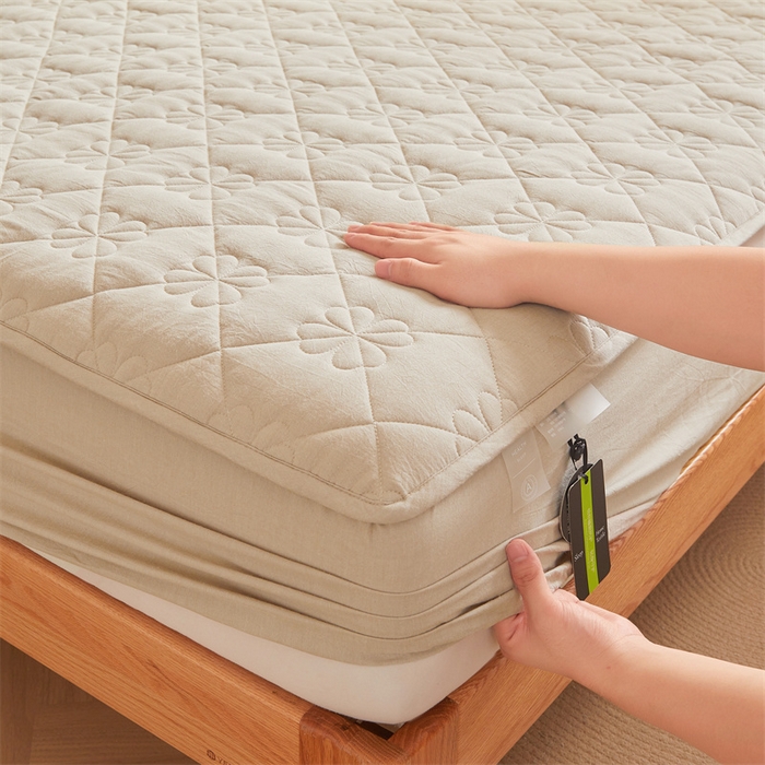 91家纺网 家纺一手货源 找家纺 3C 2025新款A类全棉四叶草防水隔脏床笠 防水 浅语-浅卡其