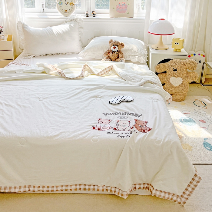 91家纺网 家纺一手货源 找家纺 海岛哥哥 2025年新款绣花夏被 三只小熊-咖