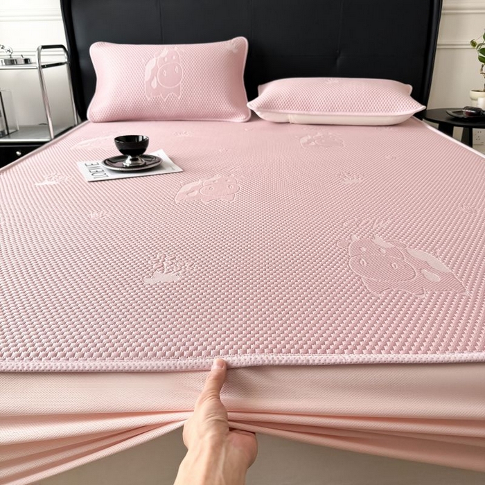 91家纺网 家纺一手货源 找家纺 卡罗兰 2025新款豆豆凉席PE提花豆豆席奶牛系列-床笠款 粉色