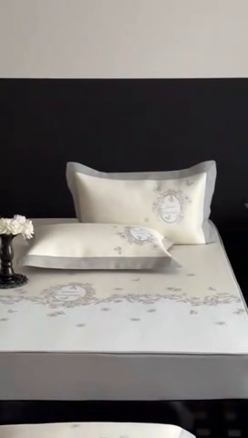 91家纺网 家纺一手货源 找家纺 三味舒屋 2025新款凉感抗菌南法恬谧系列大版数码印花冰丝床席-床笠 曼塔黄-床笠款