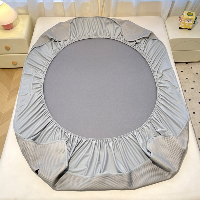 91家纺网 家纺一手货源 找家纺 （总）爱思凯家纺 2025新款凉感PE冰豆豆贴布绣软席-绮梦系列-床笠款 【场景二】