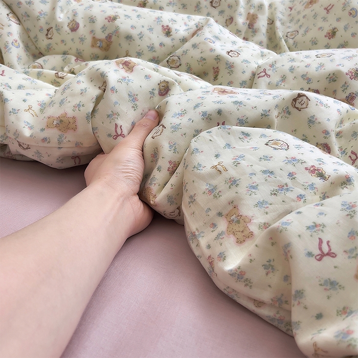 91家纺网 家纺一手货源 找家纺 优品阁 2025新款人字纹全棉双层纱四件套 萌宠花园【升级款-提花人字纹床单】