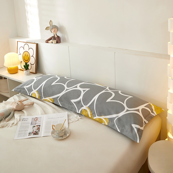 91家纺网 家纺一手货源 找家纺 三盛源 2025新款双人枕套1.21.5一体加长夫妻情侣1.8拆洗枕头套长款枕芯套 怦然心动 灰