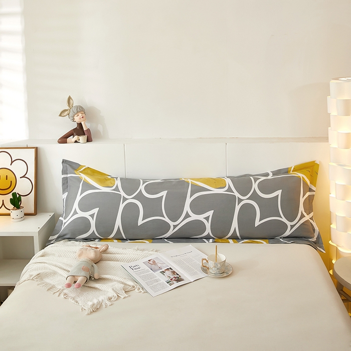 91家纺网 家纺一手货源 找家纺 三盛源 2025新款双人枕套1.21.5一体加长夫妻情侣1.8拆洗枕头套长款枕芯套 怦然心动 灰