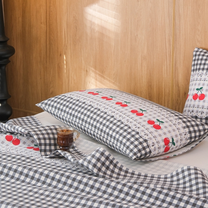 91家纺网 家纺一手货源 找家纺 慕绸家纺（原萌宝老粗布厂家） 2025新款老粗布老帆布空调软凉席原棉粗纱系列床单三件套 樱桃格