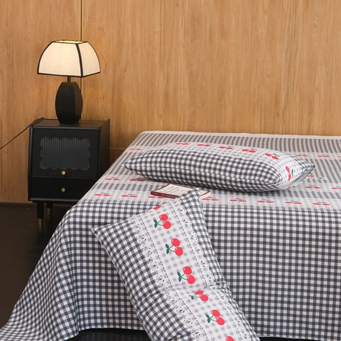 91家纺网 家纺一手货源 找家纺 慕绸家纺（原萌宝老粗布厂家） 2025新款老粗布老帆布空调软凉席原棉粗纱系列床单三件套 樱桃格