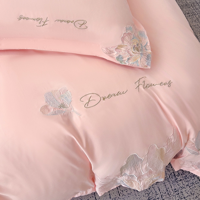 91家纺网 家纺一手货源 找家纺 梧桐家居 2025新款简约轻奢亲肤棉刺绣款四件套 花枝语-粉