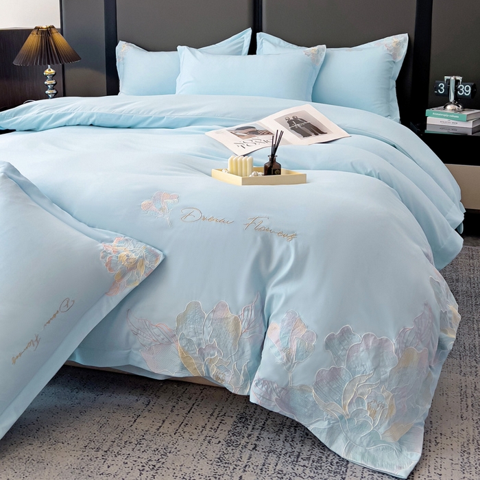 91家纺网 家纺一手货源 找家纺 梧桐家居 2025新款简约轻奢亲肤棉刺绣款四件套 花枝语-蓝