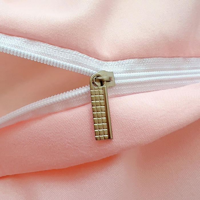 91家纺网 家纺一手货源 找家纺 梧桐家居 2025新款简约轻奢亲肤棉刺绣款四件套 花枝语-粉