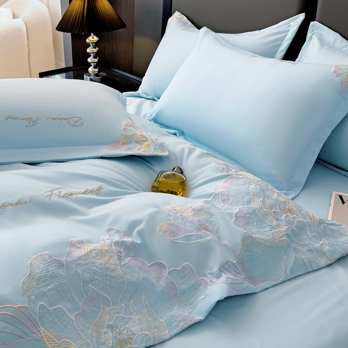 91家纺网 家纺一手货源 找家纺 梧桐家居 2025新款简约轻奢亲肤棉刺绣款四件套 花枝语-蓝