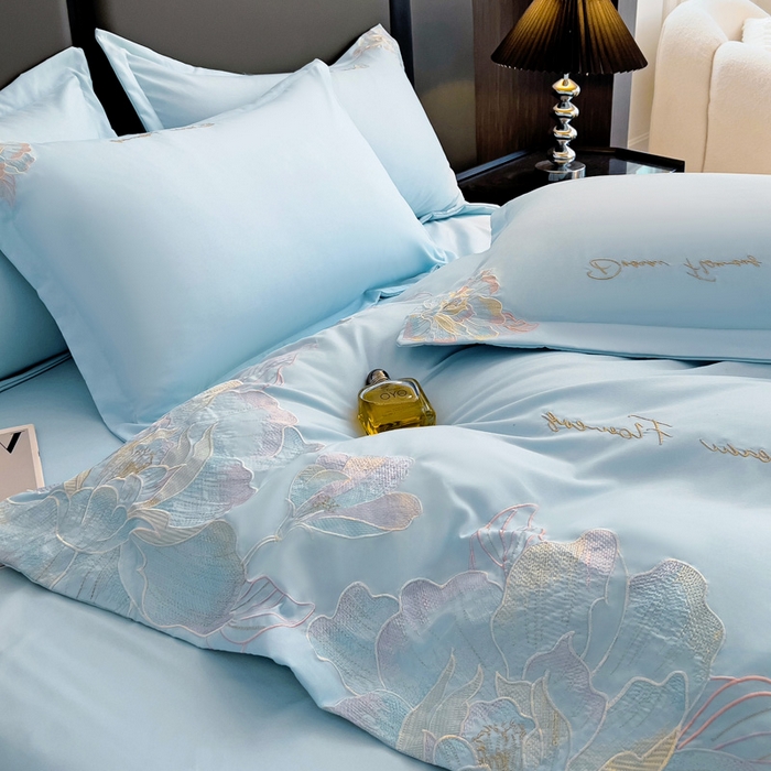 91家纺网 家纺一手货源 找家纺 梧桐家居 2025新款简约轻奢亲肤棉刺绣款四件套 花枝语-蓝