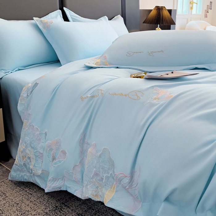 91家纺网 家纺一手货源 找家纺 梧桐家居 2025新款简约轻奢亲肤棉刺绣款四件套 花枝语-蓝