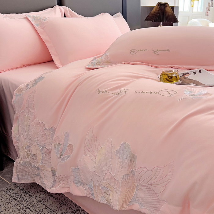 91家纺网 家纺一手货源 找家纺 梧桐家居 2025新款简约轻奢亲肤棉刺绣款四件套 花枝语-粉