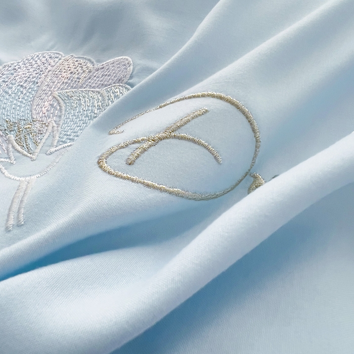 91家纺网 家纺一手货源 找家纺 梧桐家居 2025新款简约轻奢亲肤棉刺绣款四件套 花枝语-蓝