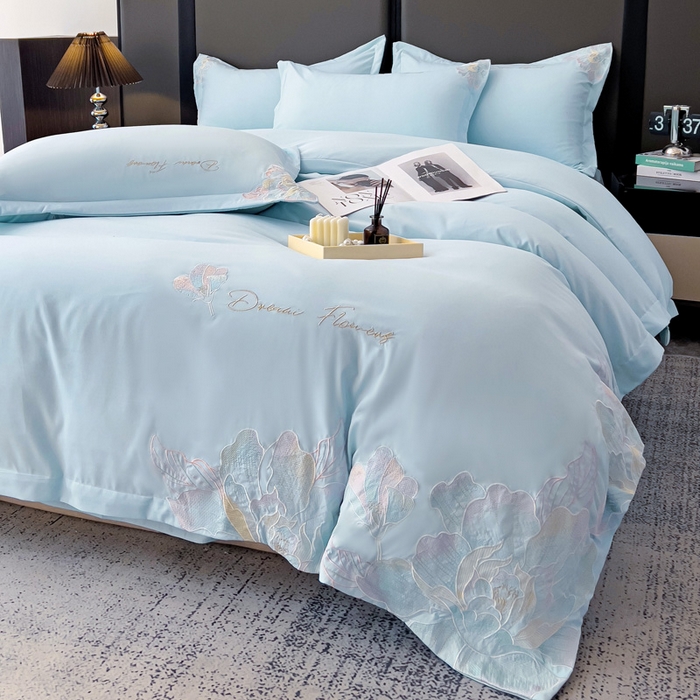 91家纺网 家纺一手货源 找家纺 梧桐家居 2025新款简约轻奢亲肤棉刺绣款四件套 花枝语-蓝