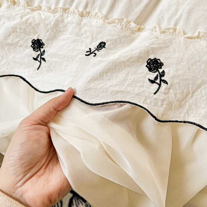 91家纺网 家纺一手货源 找家纺 梧桐家居 2025新款水洗棉磨毛刺绣玫瑰蕾丝雪纺花边工艺款四件套 玫瑰仙子-白黑