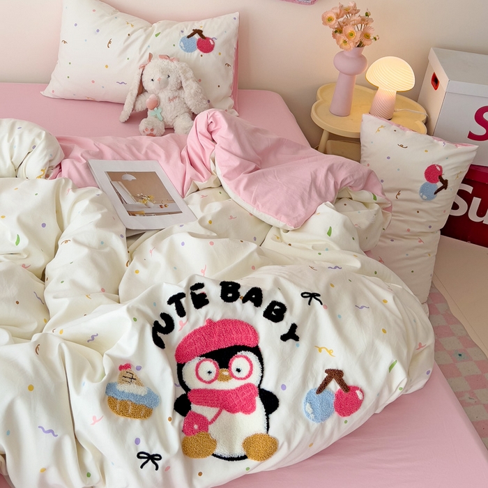 91家纺网 家纺一手货源 找家纺 梧桐家居 2025新款水洗云朵棉毛巾绣印花加绣花系列四件套 欢乐园