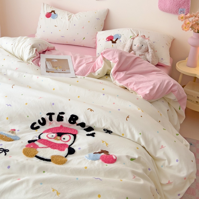 91家纺网 家纺一手货源 找家纺 梧桐家居 2025新款水洗云朵棉毛巾绣印花加绣花系列四件套 欢乐园