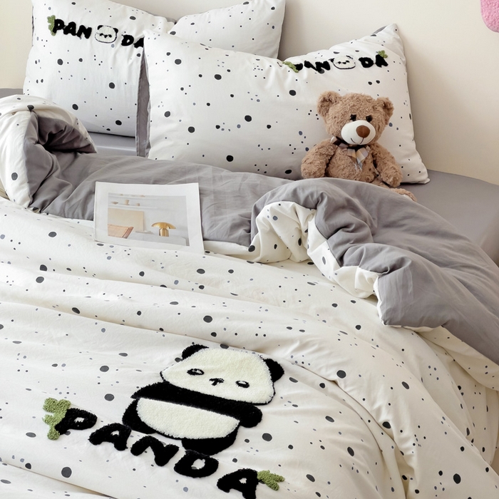 91家纺网 家纺一手货源 找家纺 梧桐家居 2025新款水洗云朵棉毛巾绣印花加绣花系列四件套 熊猫宝宝