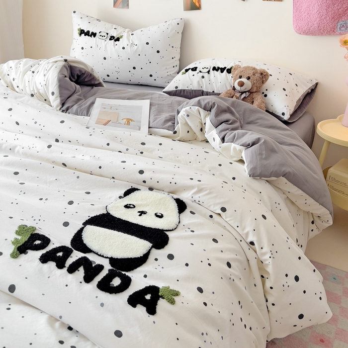 91家纺网 家纺一手货源 找家纺 梧桐家居 2025新款水洗云朵棉毛巾绣印花加绣花系列四件套 熊猫宝宝