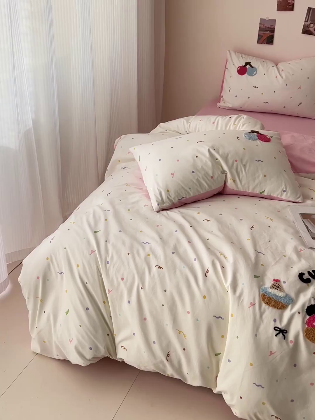 91家纺网 家纺一手货源 找家纺 梧桐家居 2025新款水洗云朵棉毛巾绣印花加绣花系列四件套 欢乐园