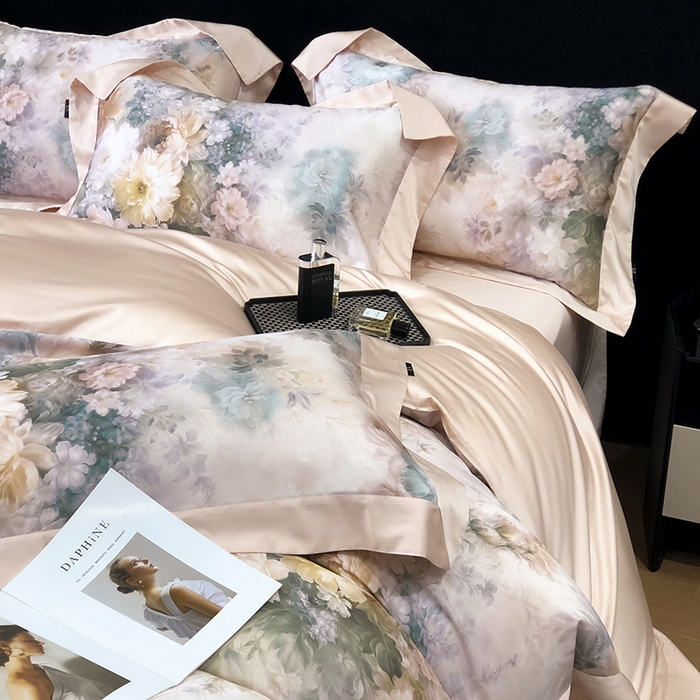 91家纺网 家纺一手货源 找家纺 东方名伶 2025新款莱赛尔兰精天丝棉数码印花宽边四件套 浅浅花语-粉