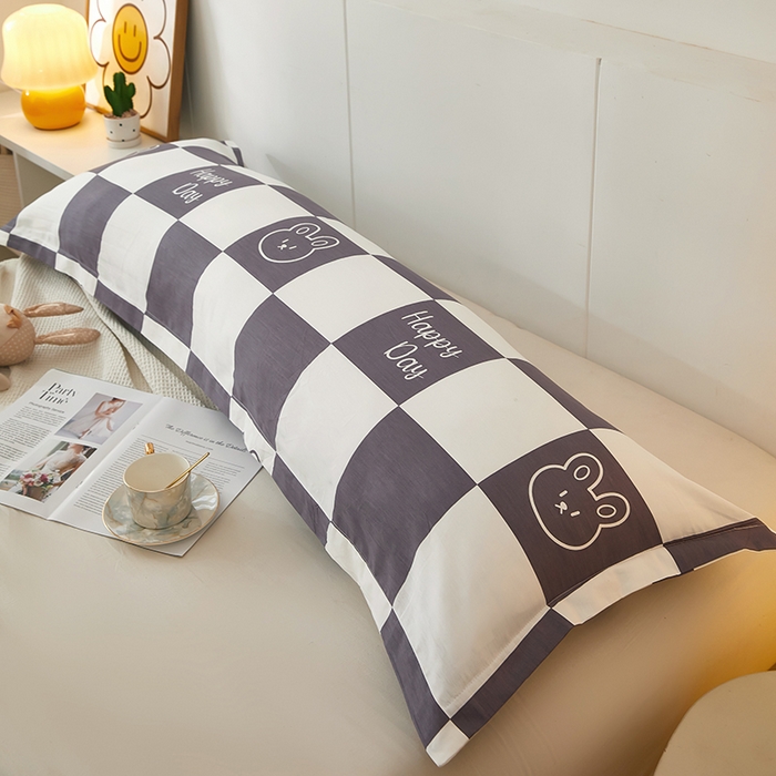 91家纺网 家纺一手货源 找家纺 三盛源 2025新款全棉印花双人长枕套 兔子星球 咖