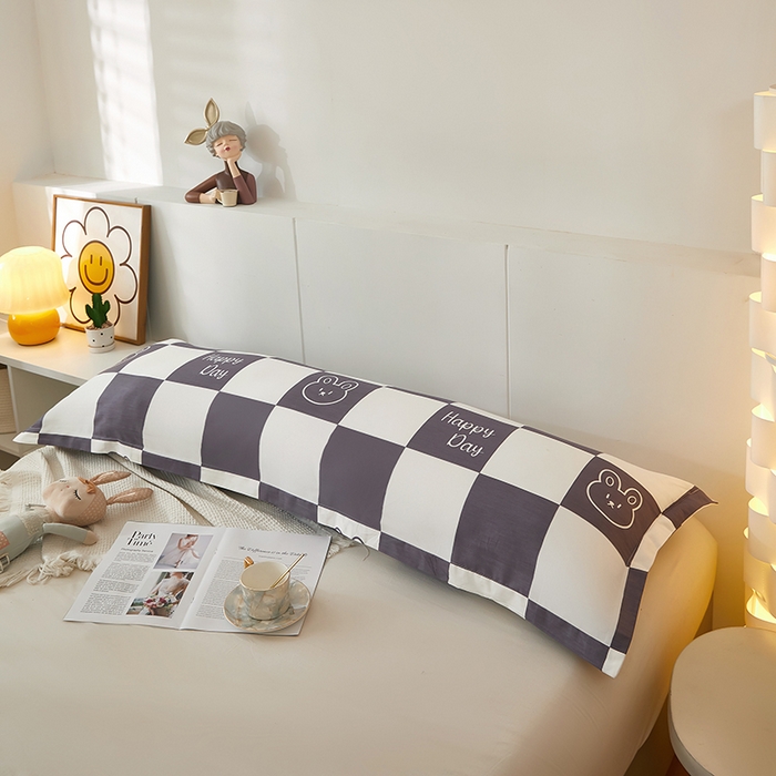 91家纺网 家纺一手货源 找家纺 三盛源 2025新款全棉印花双人长枕套 兔子星球 咖