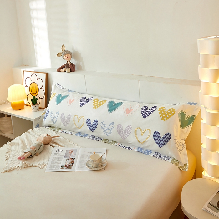 91家纺网 家纺一手货源 找家纺 三盛源 2025新款全棉印花双人长枕套 心动时刻