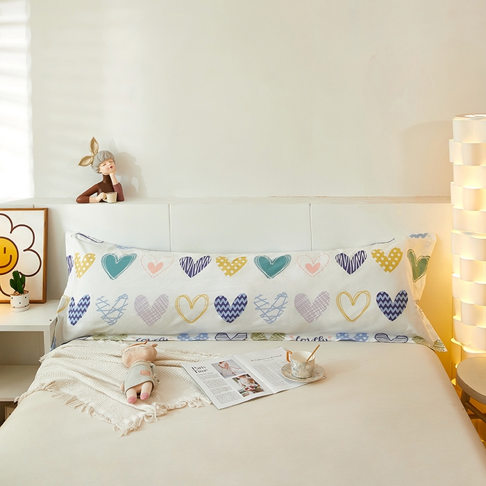 91家纺网 家纺一手货源 找家纺 三盛源 2025新款全棉印花双人长枕套 心动时刻