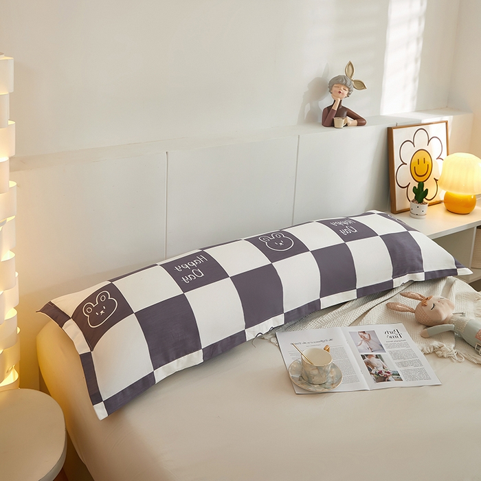 91家纺网 家纺一手货源 找家纺 三盛源 2025新款全棉印花双人长枕套 兔子星球 咖